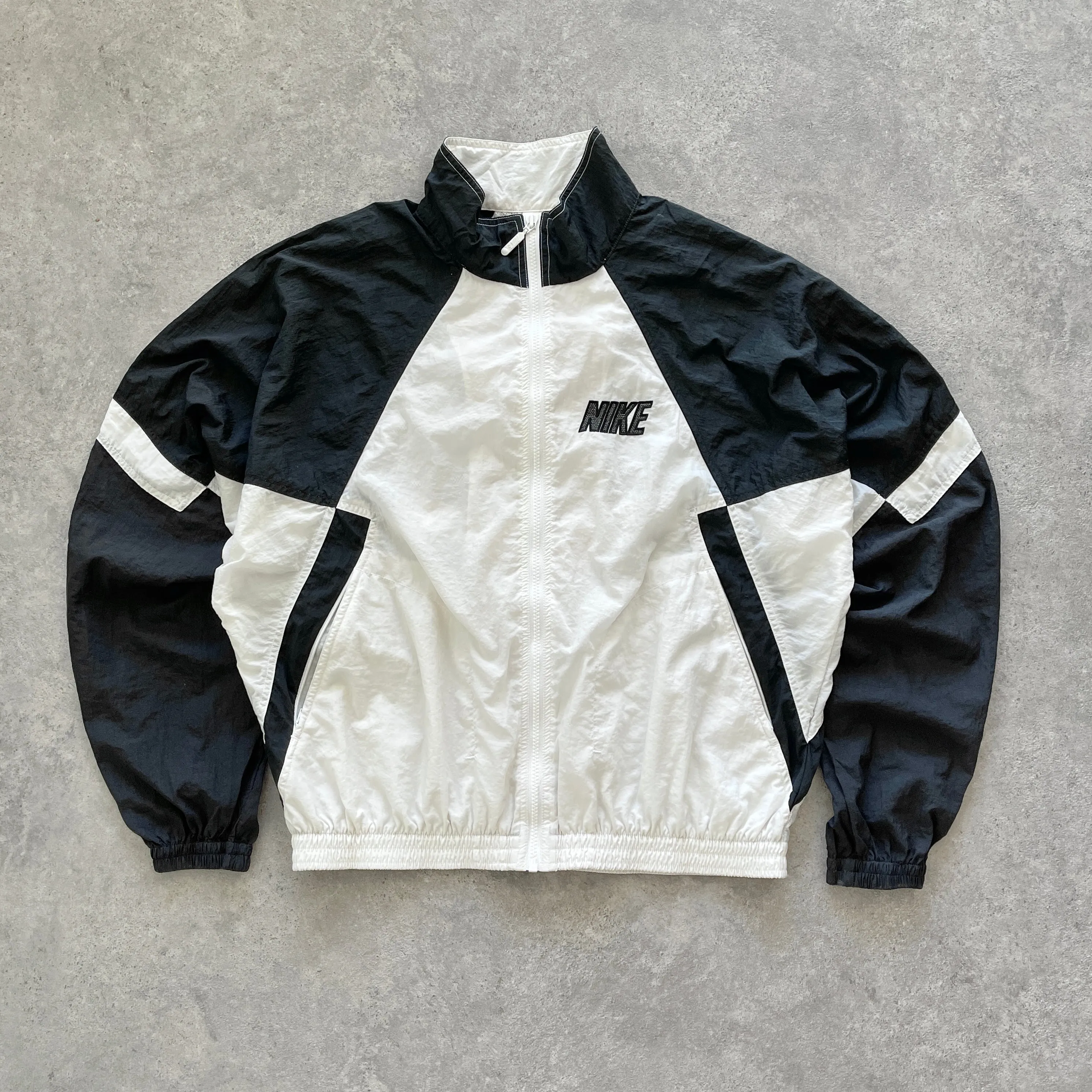 Nike 1990s lightweight embroidered spellout shell jacket (M)