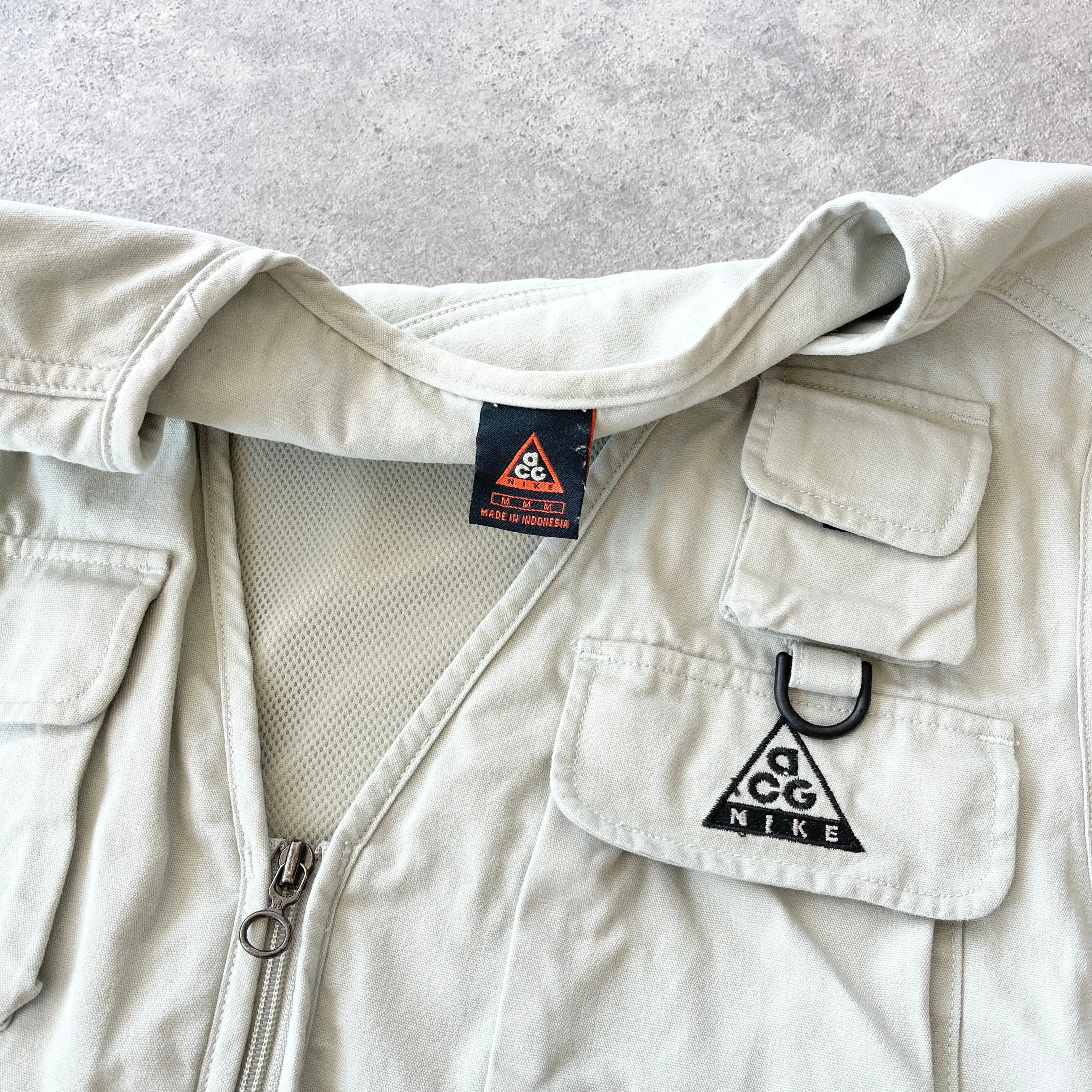 Nike ACG RARE 1990s cargo vest jacket (M)